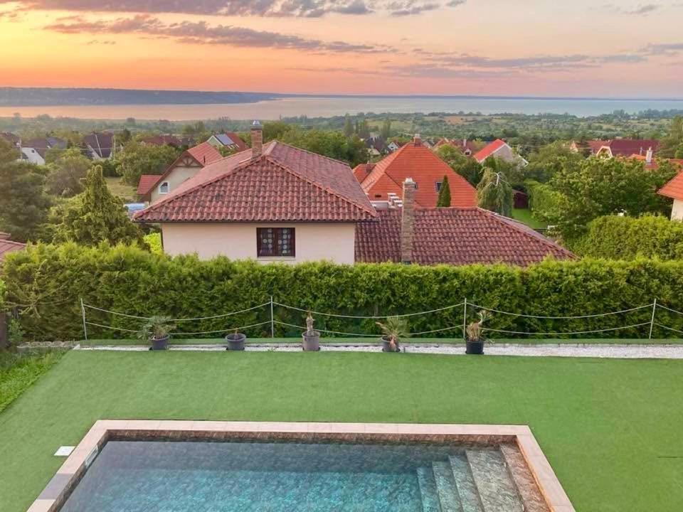 Aranyeso Apartmanhazak No.1 Balatonalmádi المظهر الخارجي الصورة