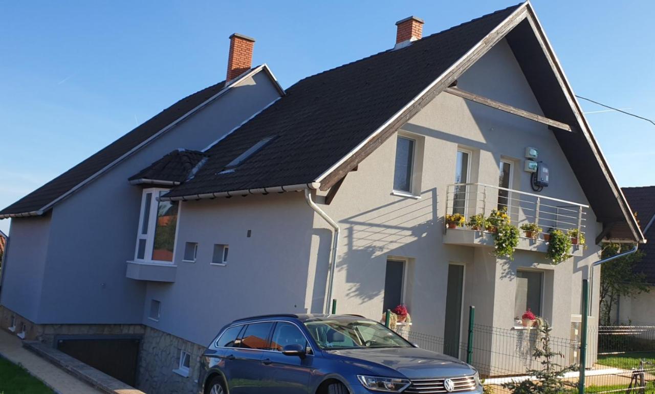 Aranyeso Apartmanhazak No.1 Balatonalmádi المظهر الخارجي الصورة